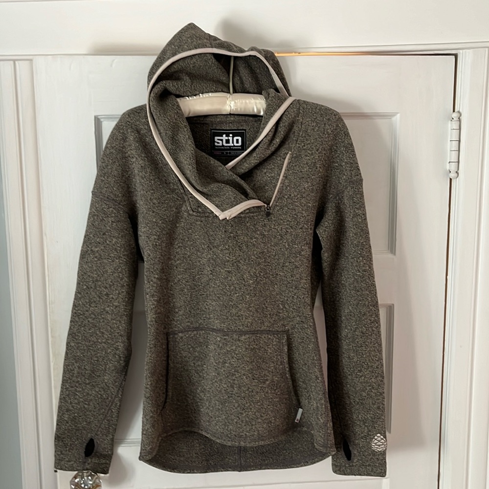 Stio new without tags women’s street water fleece hoodie gray S